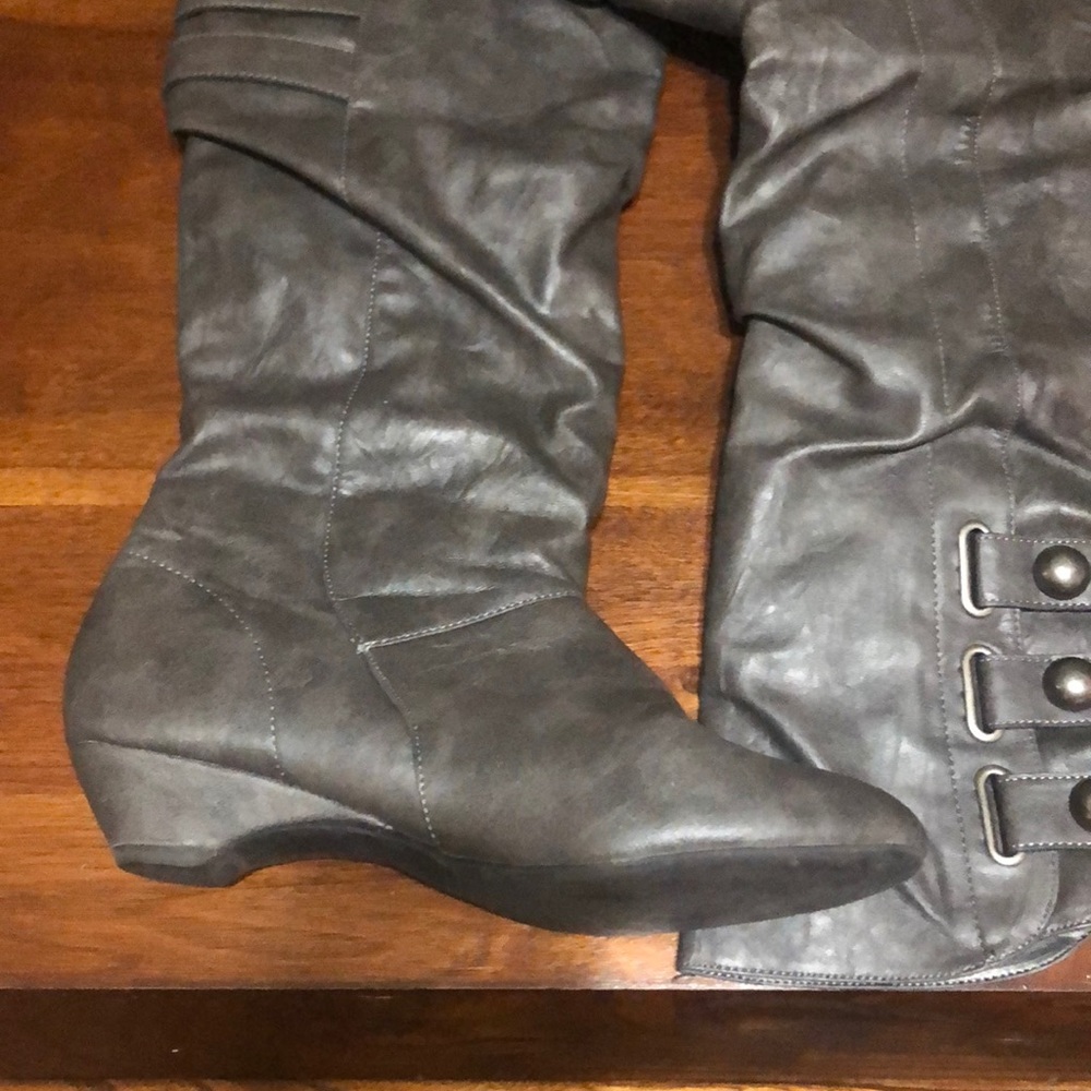 Grey boots - Picture 3 of 9
